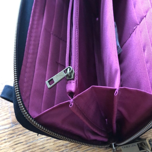 Travelon Handbags - New Travelon RFID wallet